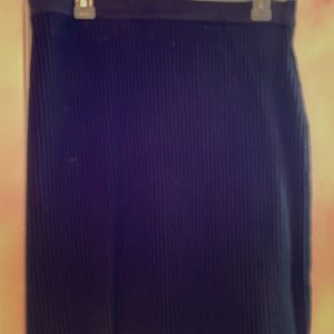Short black knit skirt